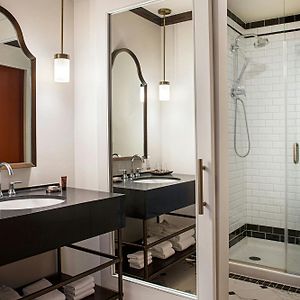 One-Bedroom King Suite